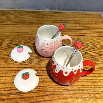 Japon Tarzı Seramik Çilek Kahve Kupa Kapak ve Kaşık Porselen Kahvaltı süt Kupası Drinkware Noel Kişilik Hediye