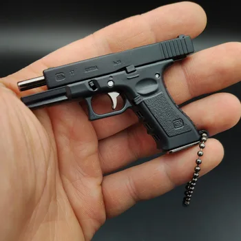 1 ADET Mini Metal Çöl Kartal Glock G17 Anahtarlık Ücretsiz Montaj Anti-stres stres oyuncakları