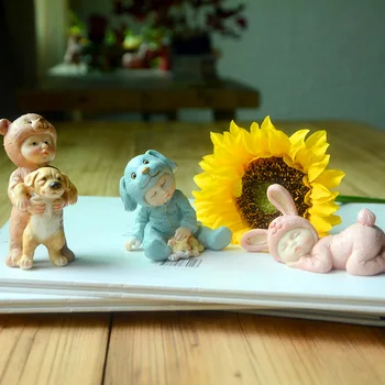 Sevimli Reçine Bebek Pijama ile Kedi Köpek Hayvan Figürleri Decoratives Süsler Masaüstü Dekorasyon Heykelcik Hediyeler için Bebek Doğum